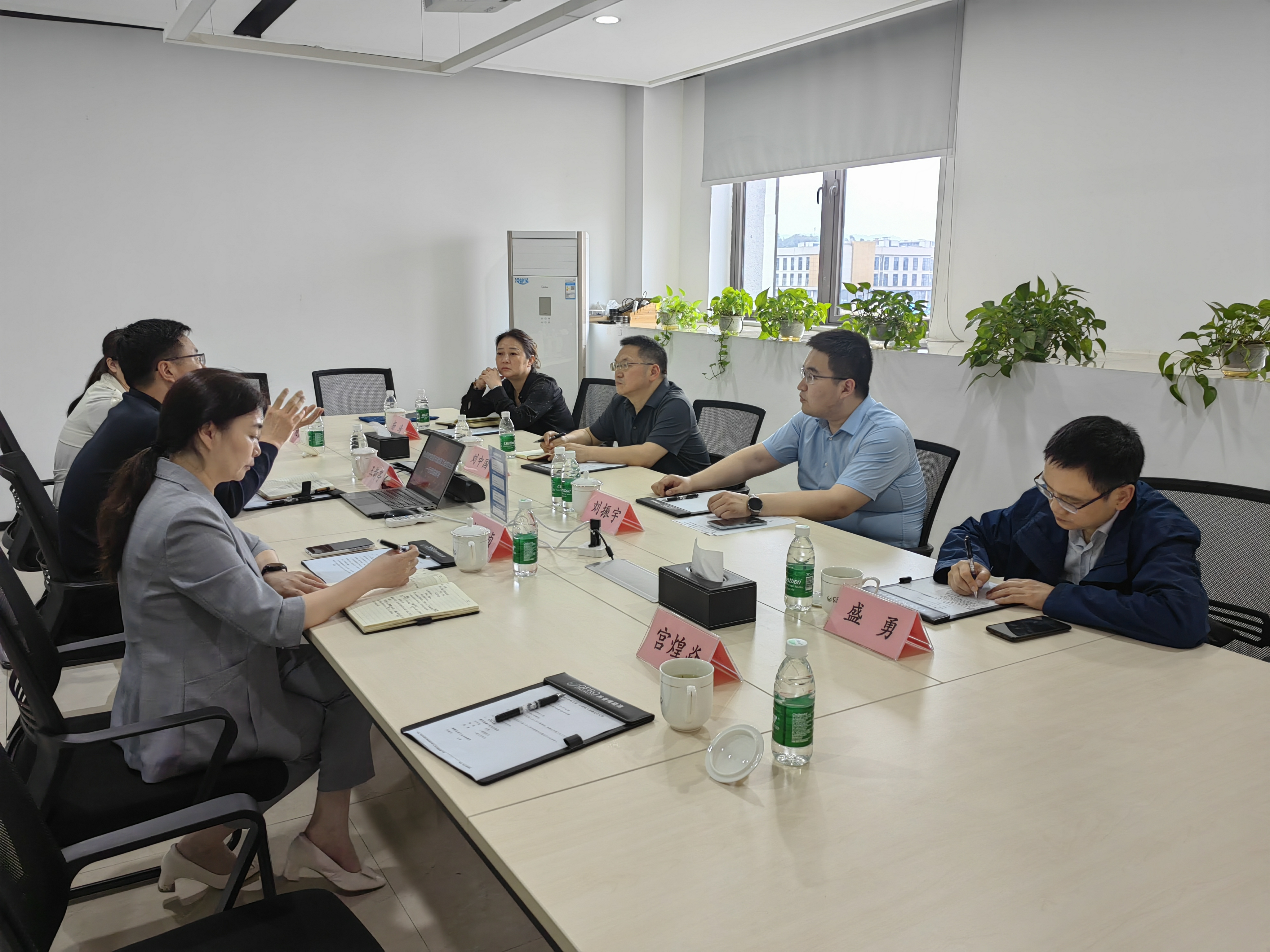 重慶能源工會劉主席一行調研萬普隆能源科技產業園 重慶能源工會劉主席一行調研萬普隆能源科技產業園