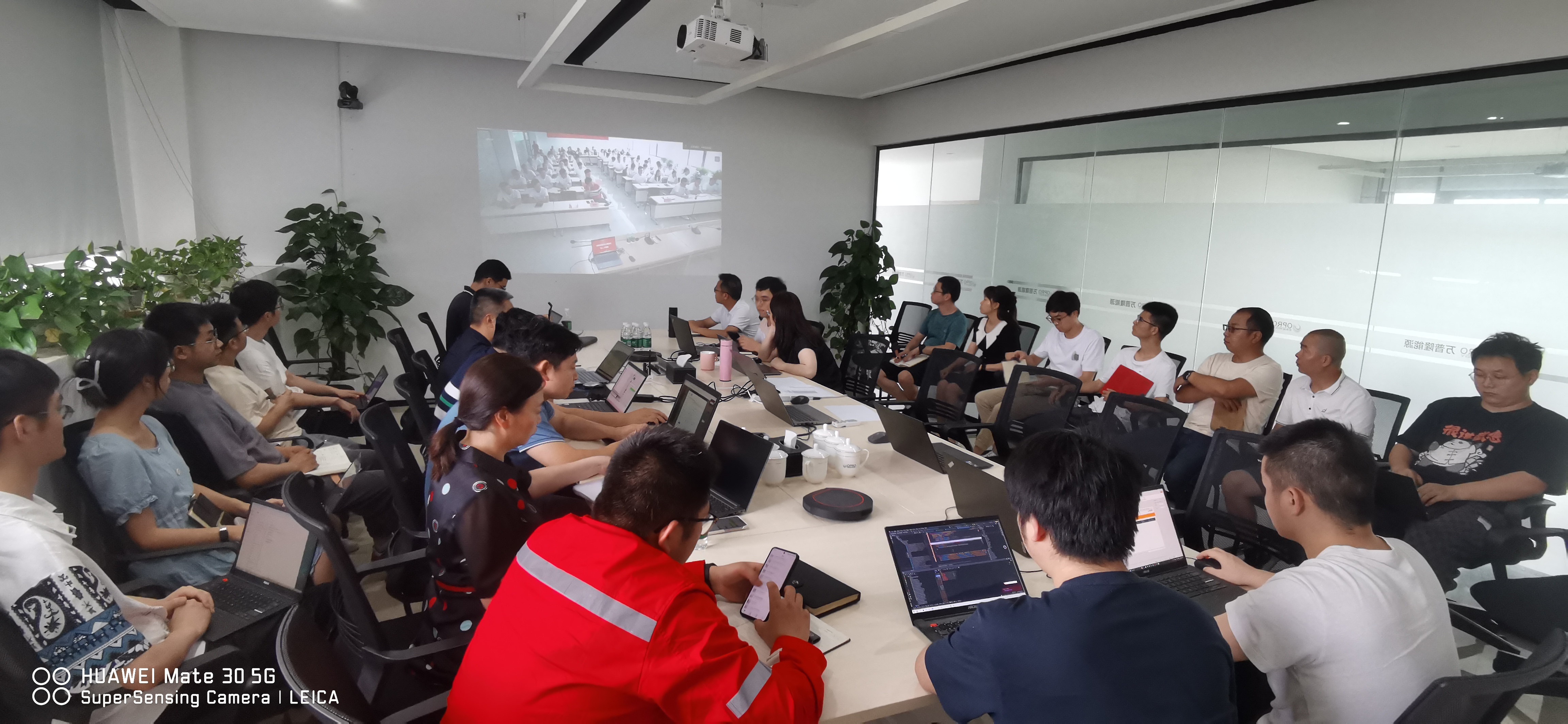 萬普隆啟航青春學生夢想,新力量共繪能源事業篇章 萬普隆啟航青春學生夢想,新力量共繪能源事業篇章
